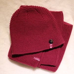 Hot Paws beanie and scarf set